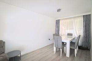 Lounge/Diner- click for photo gallery